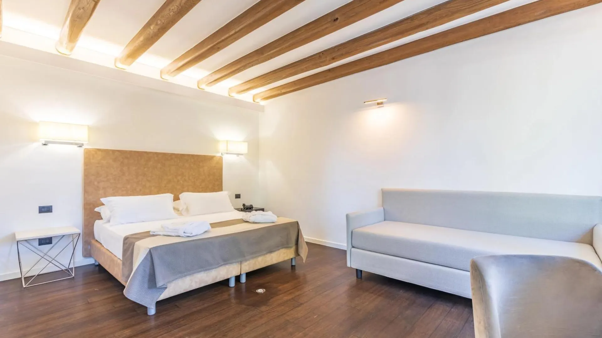 Raphael Hotel Àrbatax Italia